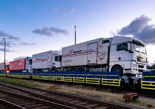 azs vectron 2 FocusFillWzE0NDAsNjg1LCJ5IiwyMDhd