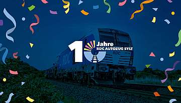 Blau eingefärbtes Foto vom AUTOZUG Sylt mit einem Logo zum 10-jährigen Jubiläum