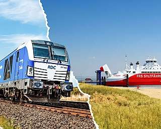 Eine Kollage mit dem blauen AUTOZUG Sylt und der Sylt Fähre geteilt durch eine Abrisskante